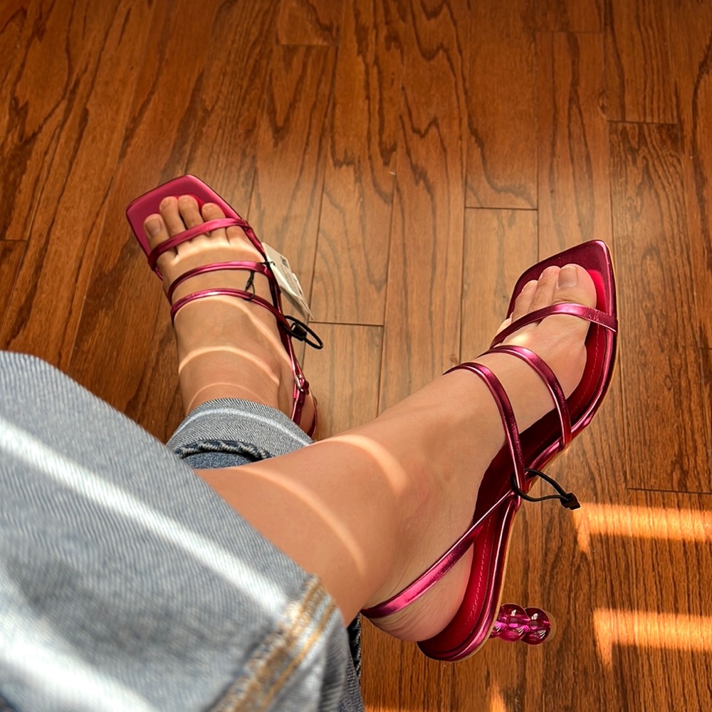 ZARA ROUND HEELED SANDALS FUSCHIA 💕NWT.